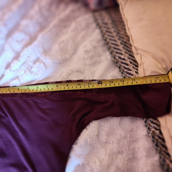 M-L Tag less Maroon Lace Crew Neck Cut Out Long-sleeve Top - Picture 11 of 15